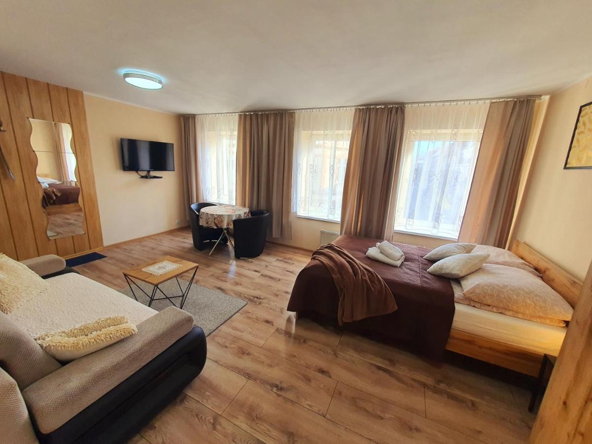 Apartment Aparthouse Centrum - In The Center Near The Train Station *