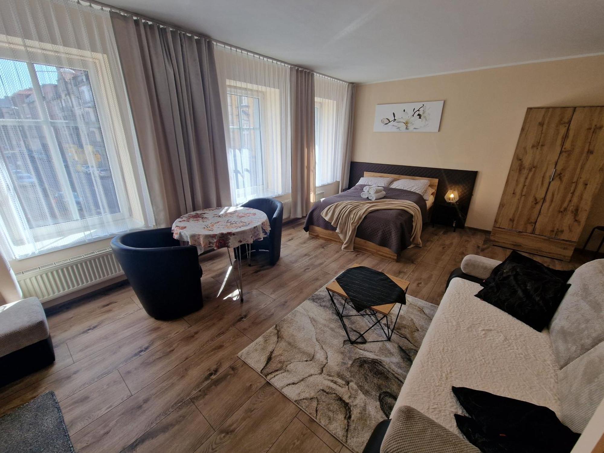 Apartment Aparthouse Centrum - In The Center Near The Train Station *