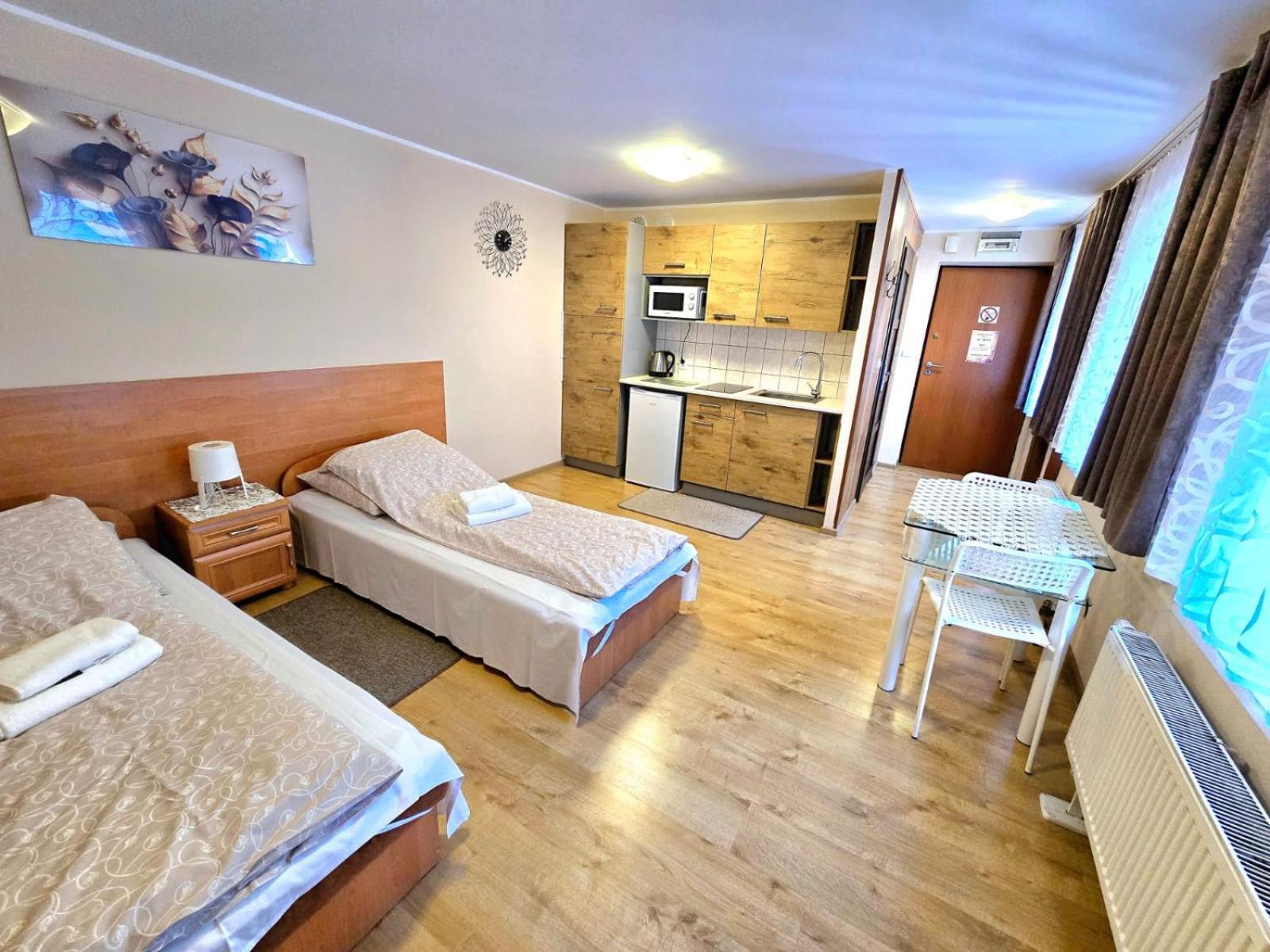 Aparthouse Centrum - In The Center Near The Train Station *