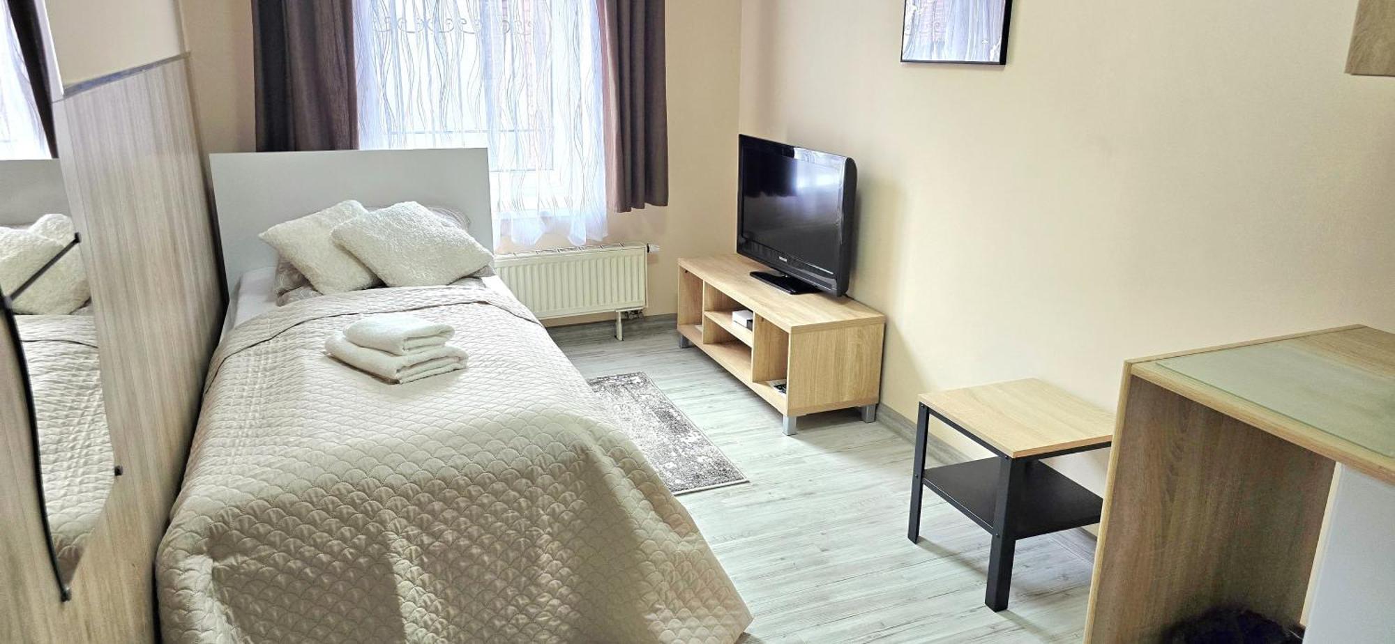 Aparthouse Centrum - In The Center Near The Train Station Apartment